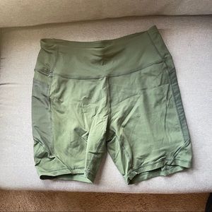 Avis Brand Workout Bike Shorts - size large compression shorts with pockets